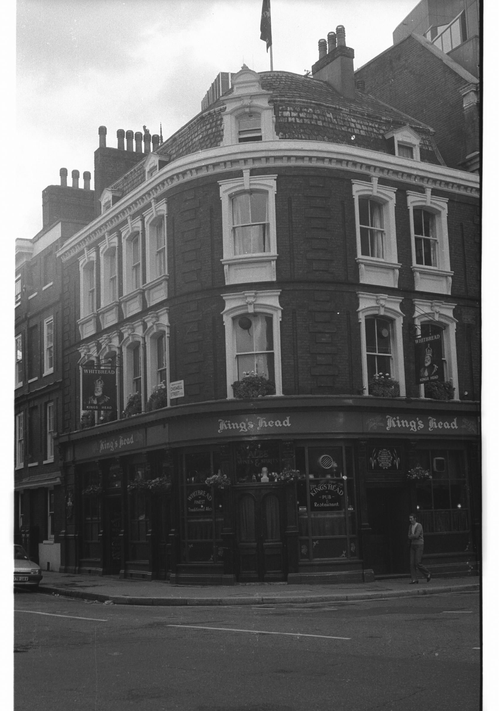 Kings Head London EC1 taken in 1985.. (Pub, External). Published on 07-02-2019