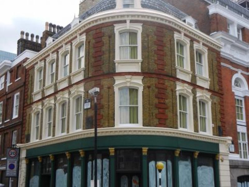 Kings Head London EC1 taken June 2011. (Pub, External). Published on 25-11-2013 