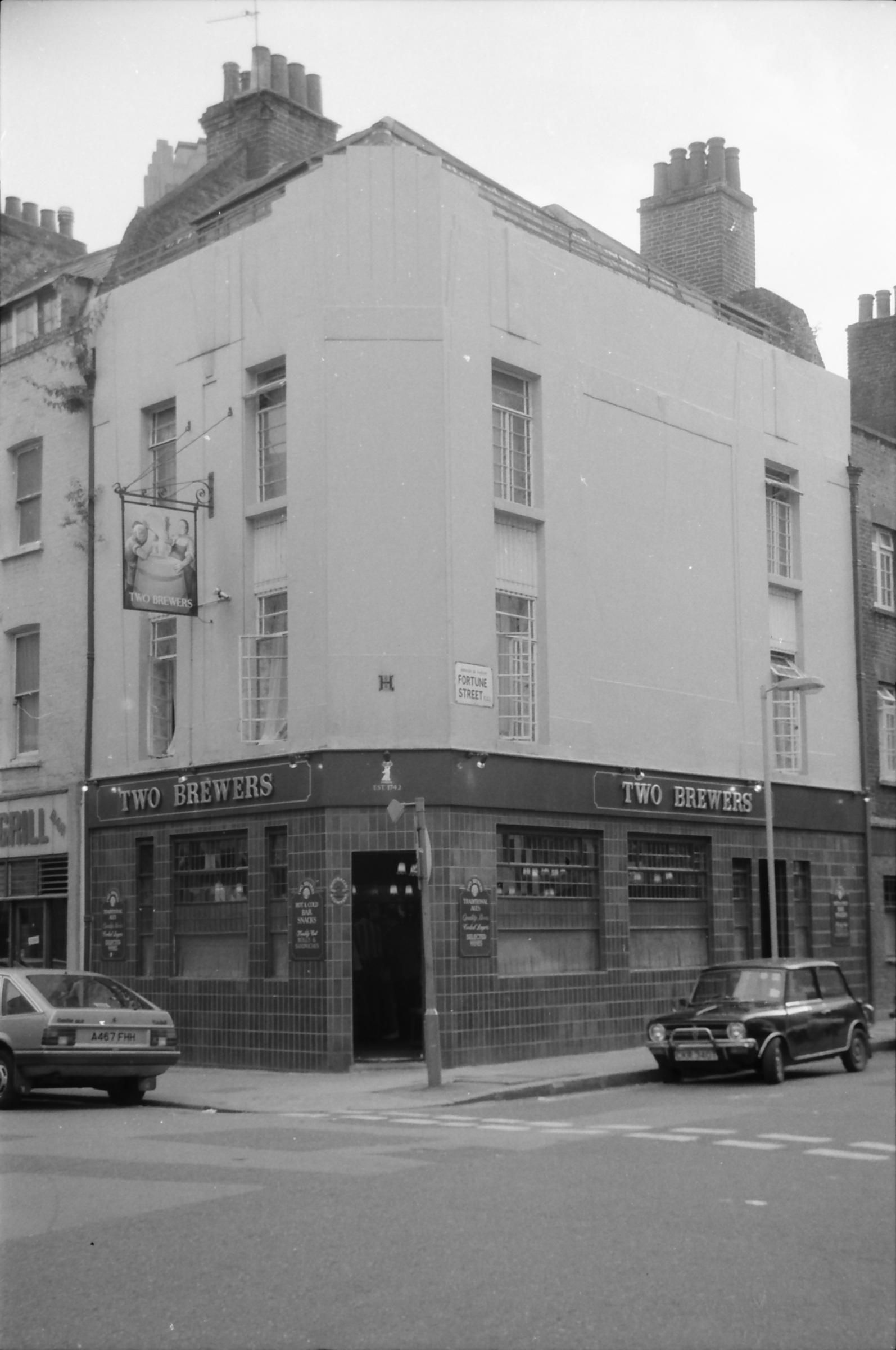 Two Brewers London EC1 taken in Oct 1986.. (Pub, External). Published on 07-02-2019