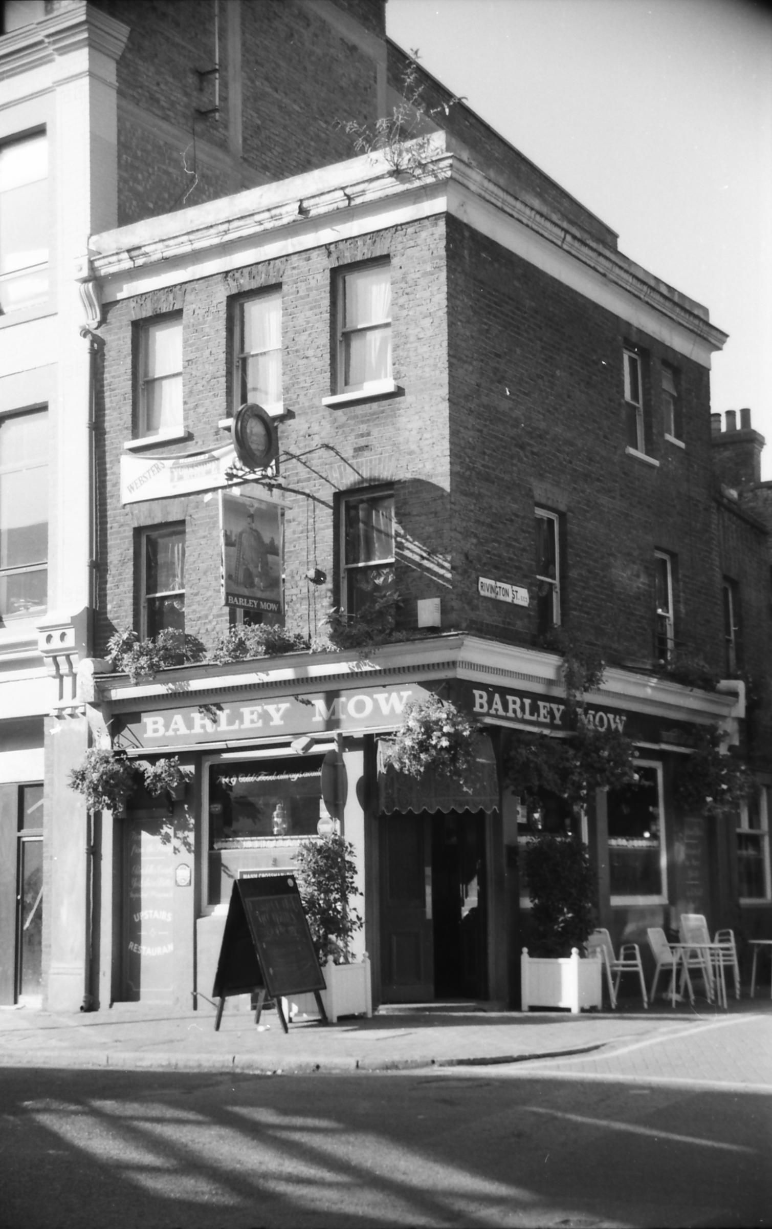 Barley Mow London EC2 taken in Oct 1988.. (Pub, External). Published on 12-03-2019