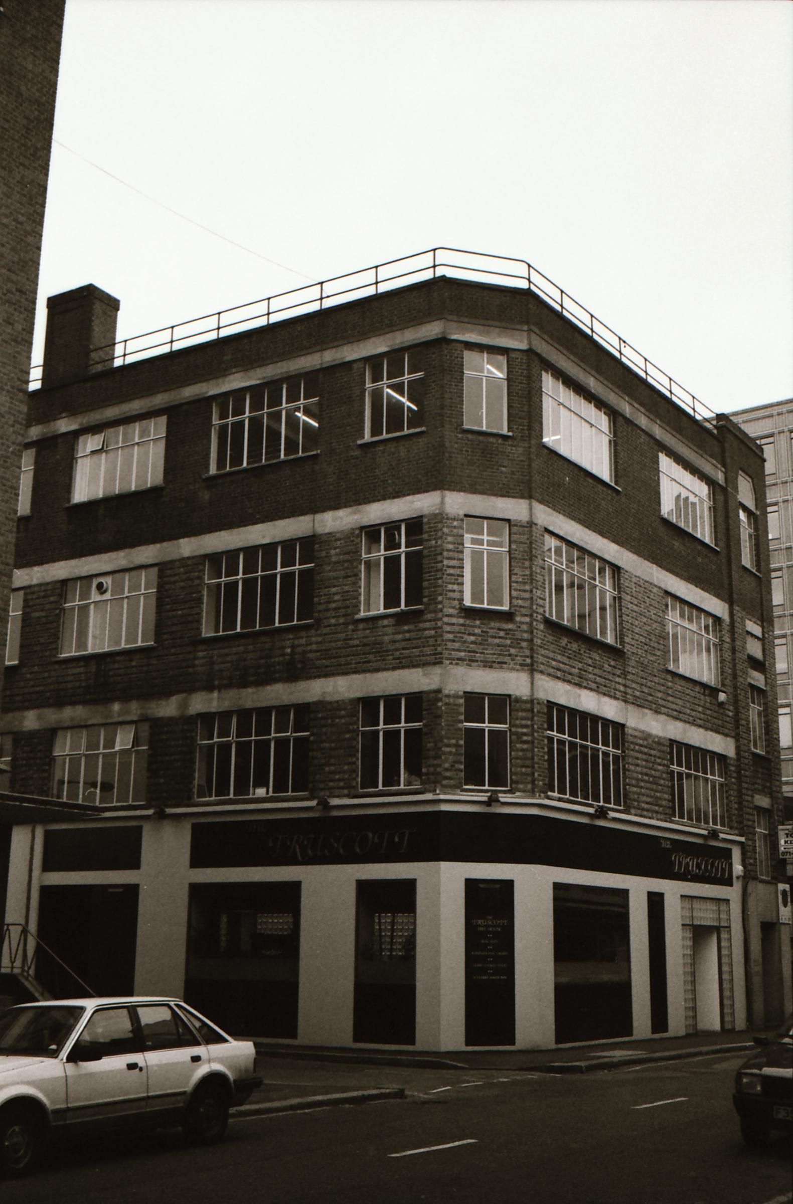 Truscott Arms London EC2 taken in between Dec 1992-Jan 1994.. (Pub, External, Key). Published on 12-03-2019