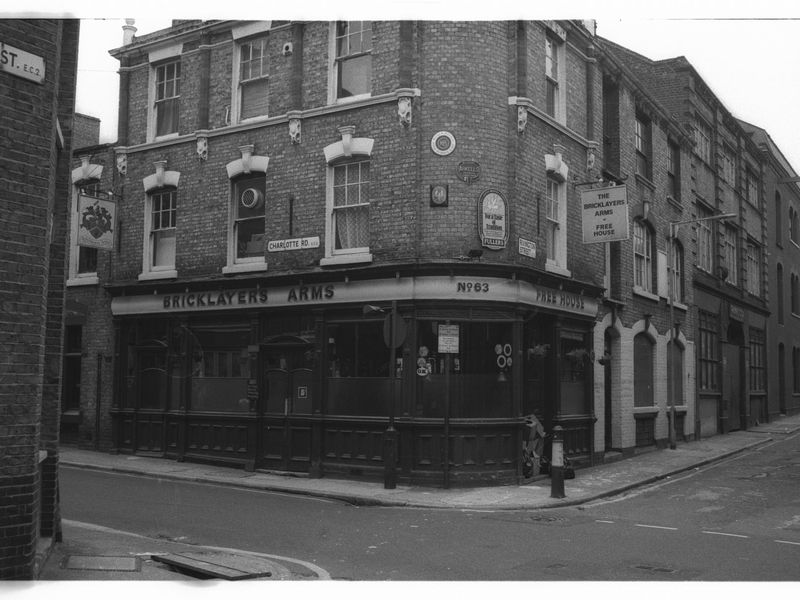 Bricklayers Arms London EC2 taken in July 1985.. (Pub, External). Published on 12-03-2019