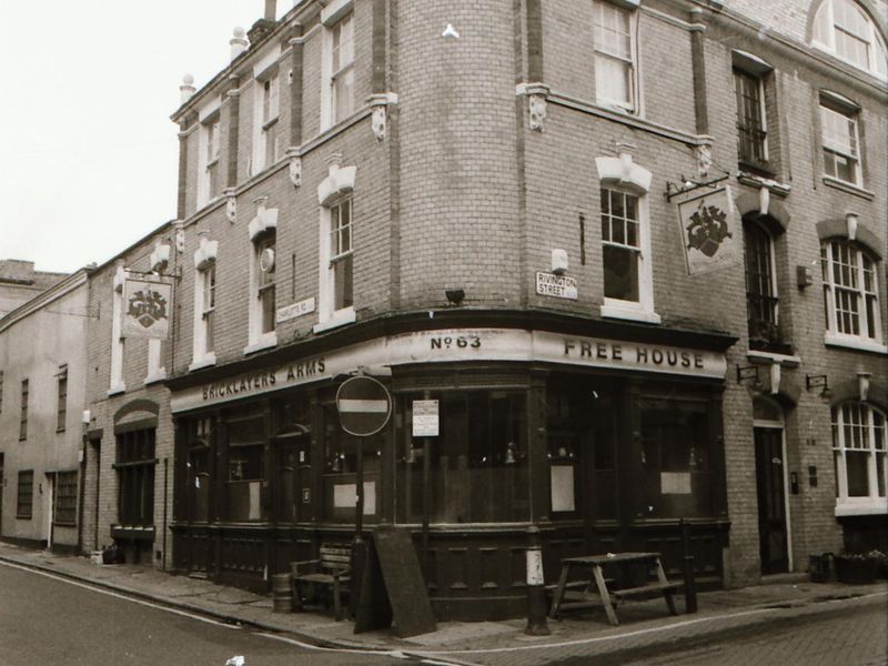 Bricklayers Arms London EC2 taken in April 1994.. (Pub, External). Published on 12-03-2019 