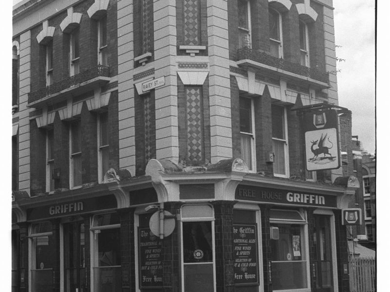 Griffin London EC2 taken late in 1985.. (Pub, External). Published on 12-03-2019