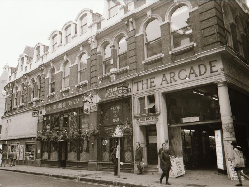 Lord Aberconway London EC2 in April 1994.. (Pub, External). Published on 12-03-2019 