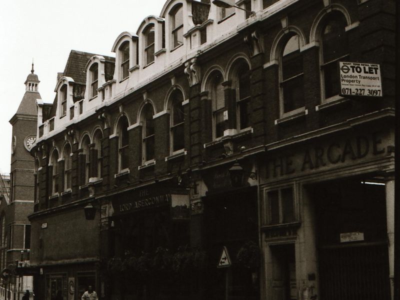 Lord Aberconway London EC2 taken between Dec92-Jan94.. (Pub, External). Published on 12-03-2019 