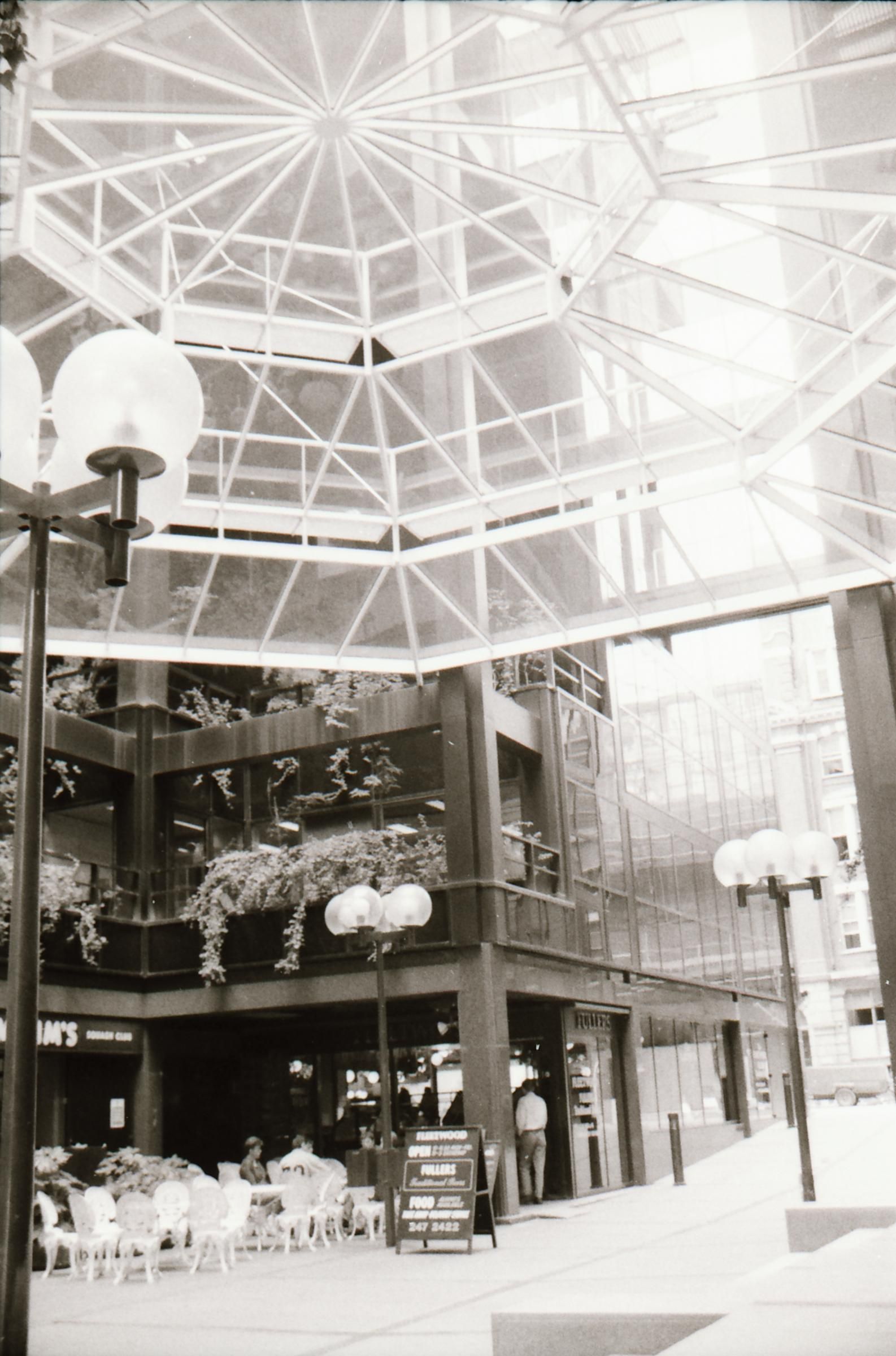 Fleetwood London EC2 taken in Aug 1989.. (Pub, External). Published on 12-03-2019