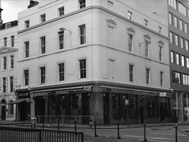 White Hart 121 Bishopsgate London EC2 in 1985.. (Pub, External). Published on 12-03-2019