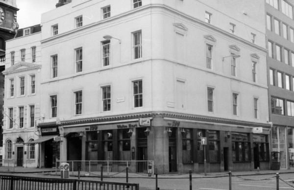 White Hart 121 Bishopsgate London EC2 taken in 1985.. (Pub). Published on 26-08-2016