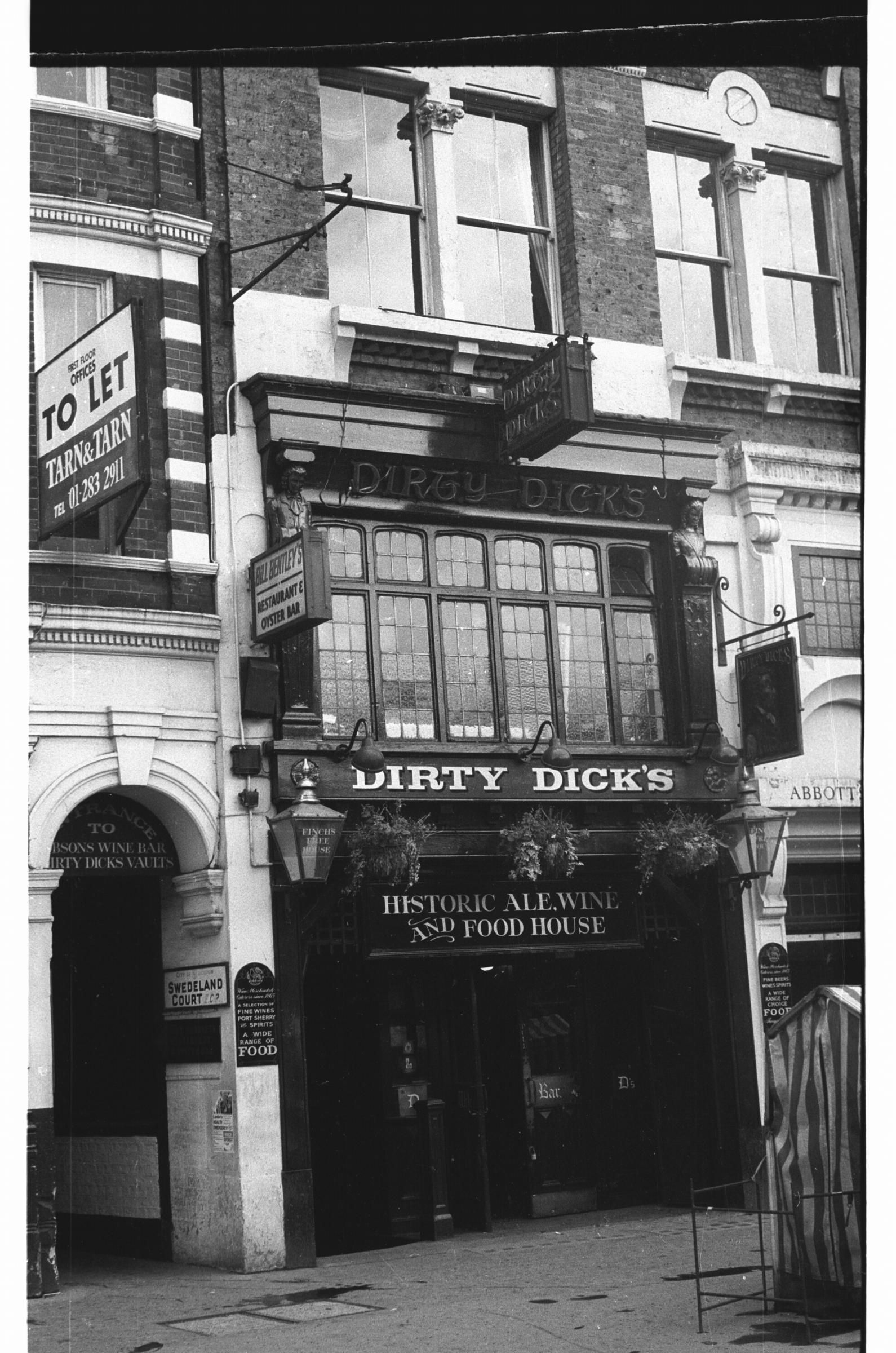 Dirty Dicks London EC2 in 1985.. (Pub, External). Published on 12-03-2019