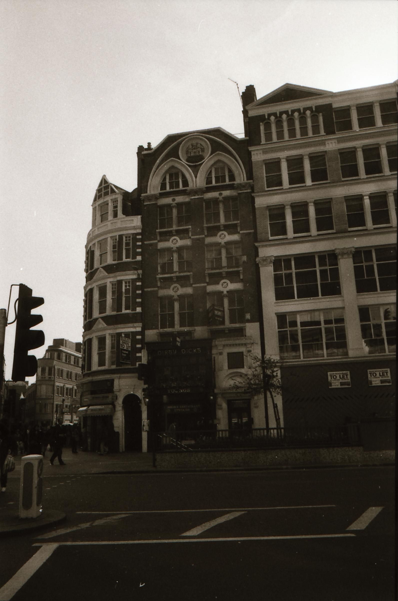 Dirty Dicks London EC12 in May 1994.. (Pub, External). Published on 12-03-2019