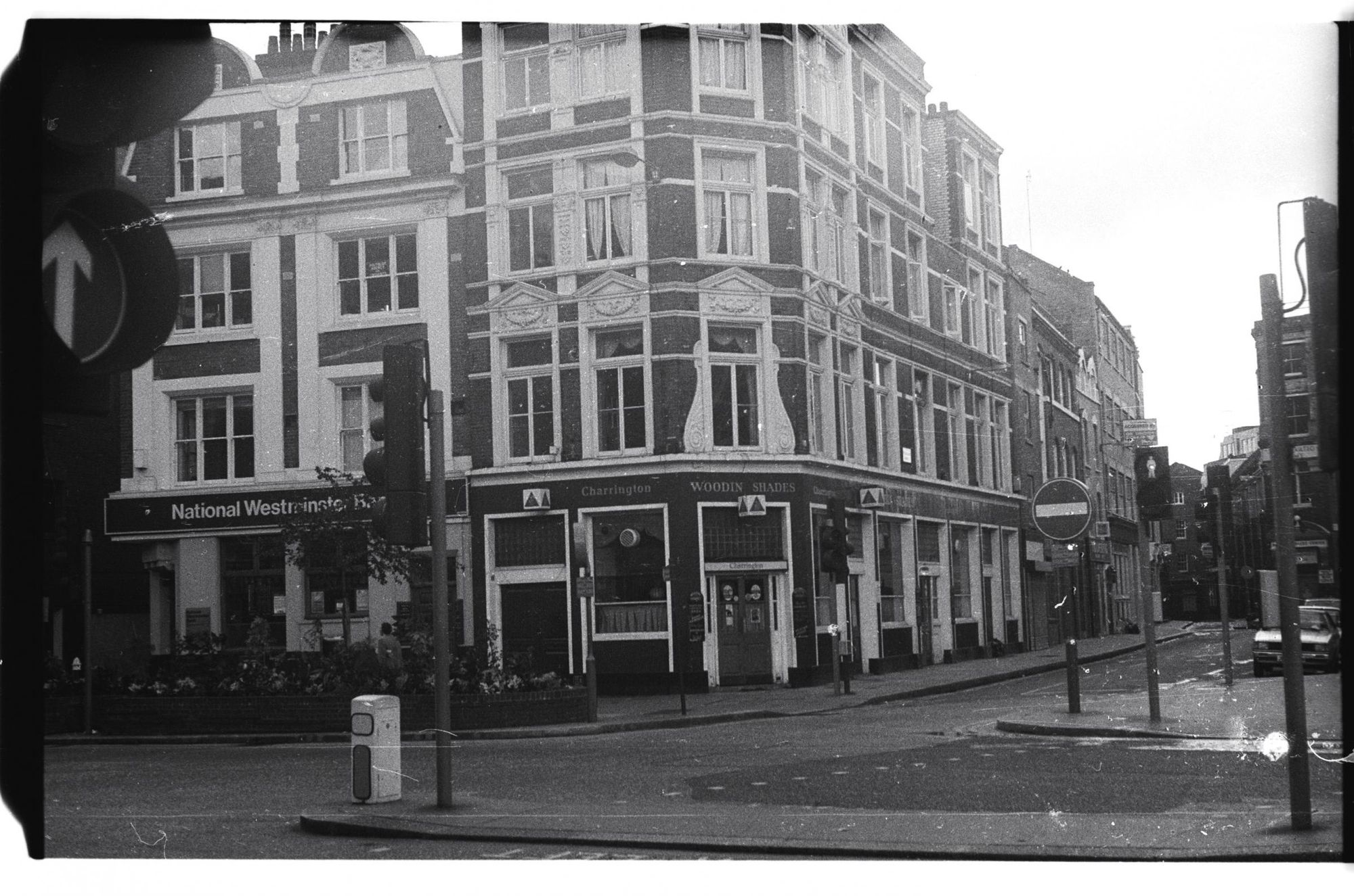Woodin Shades London EC2 taken in 1985.. (Pub, External). Published on 12-03-2019