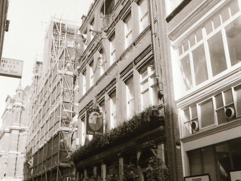 Bull London EC2 taken in May 1994.. (Pub, External). Published on 12-03-2019 