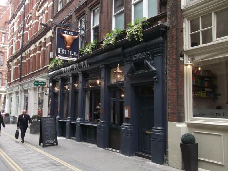 Bull London EC2 taken April 2014. (Pub, External). Published on 01-05-2014 
