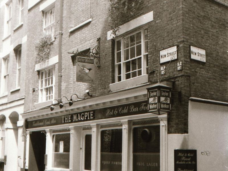 Magpie London EC2 taken July 1989.. (Pub, External). Published on 12-03-2019 