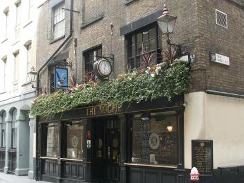 Magpie London EC2 . (Pub, External, Key). Published on 25-11-2013