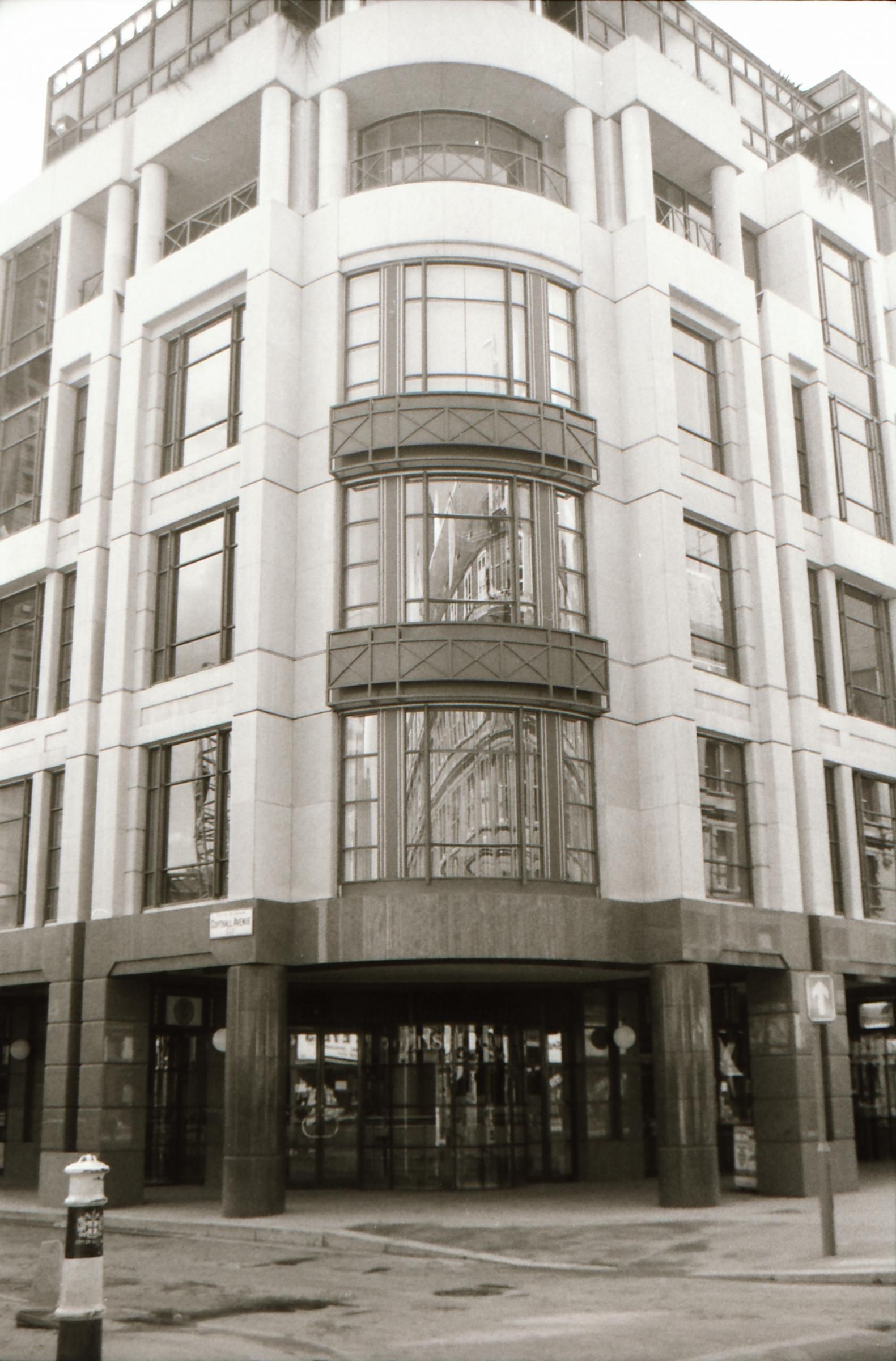 Scottish Pound London EC2 taken in Aug 1989.. (Pub, External). Published on 12-03-2019