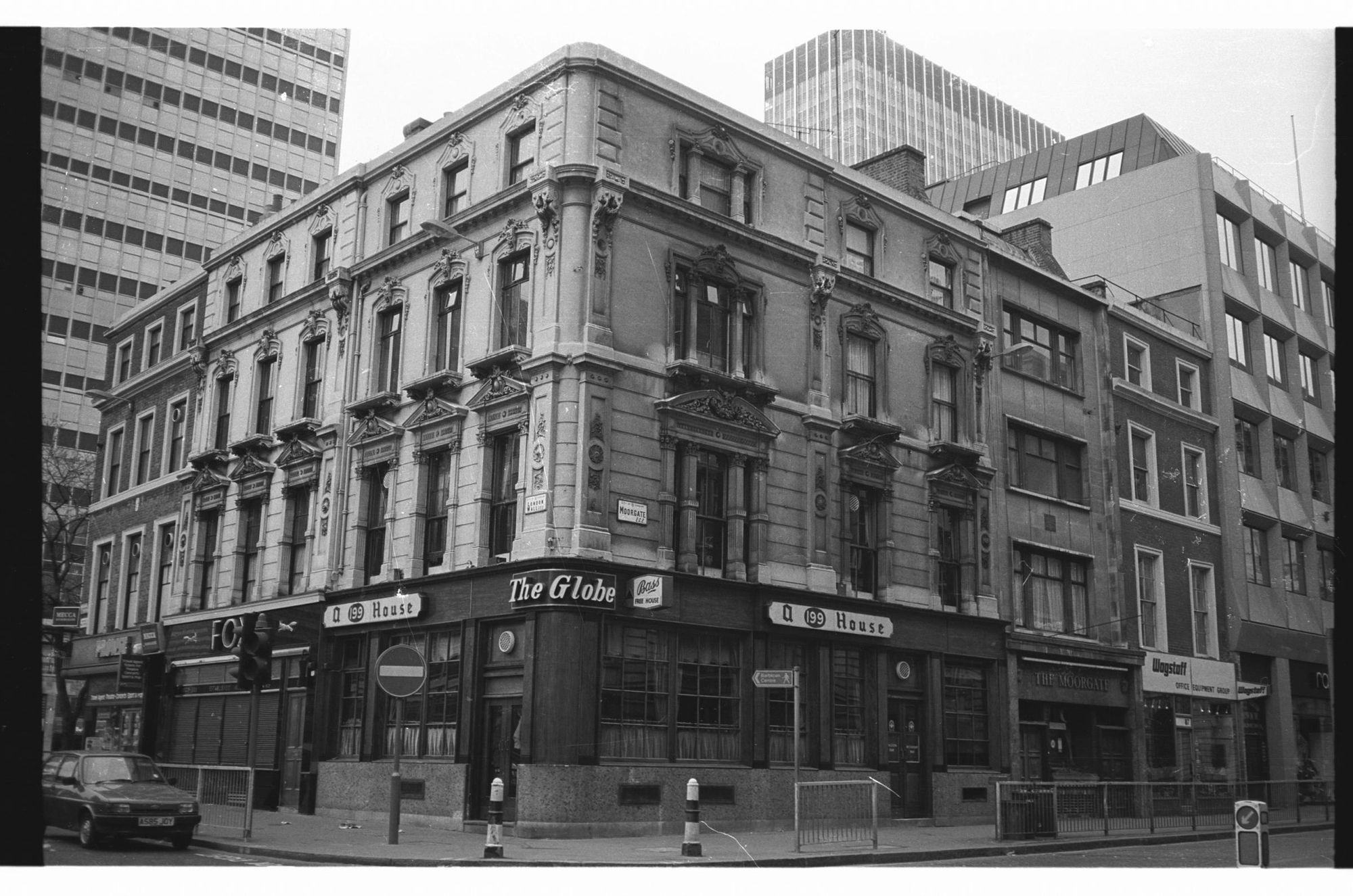 Globe London EC2 July 1985.. (Pub, External). Published on 12-03-2019