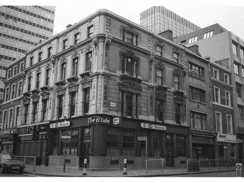 Globe London EC2 July 1985.. (Pub, External). Published on 12-03-2019