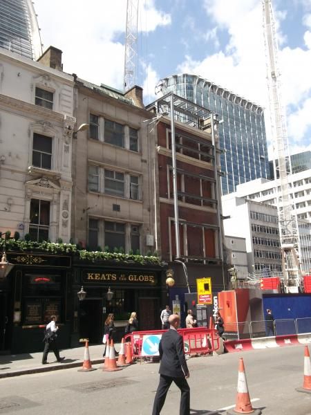 Moorgate London EC2 taken May 2014. (Pub, External). Published on 20-05-2014