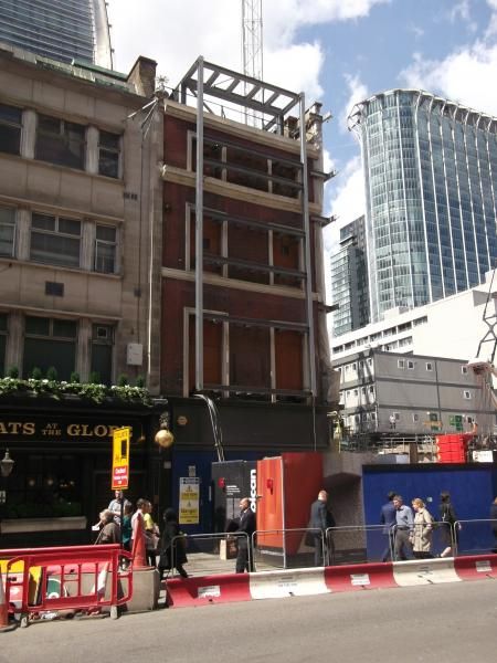 Moorgate London EC2 taken May 2014. (Pub, External). Published on 20-05-2014