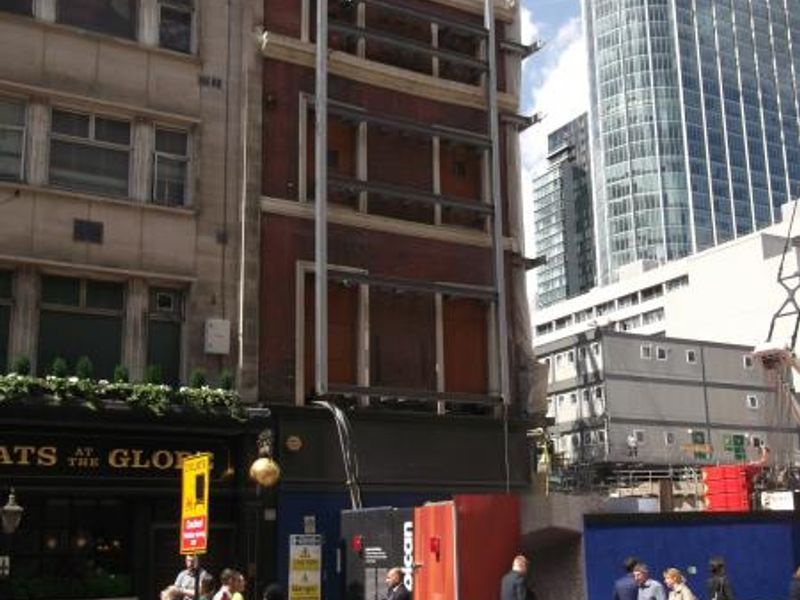 Moorgate London EC2 taken May 2014. (Pub, External). Published on 20-05-2014