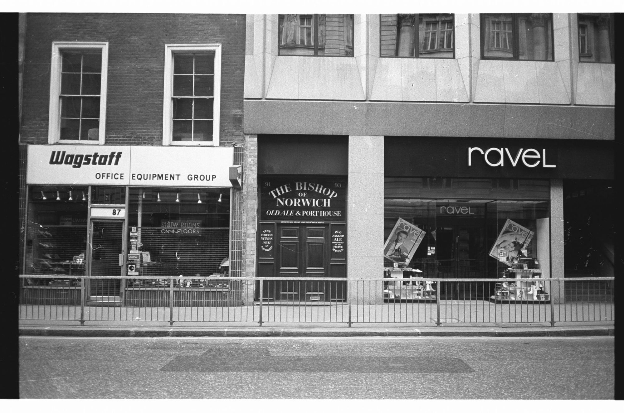 Bishop of Norwich London EC2 in July 1985.. (Pub, External). Published on 12-03-2019