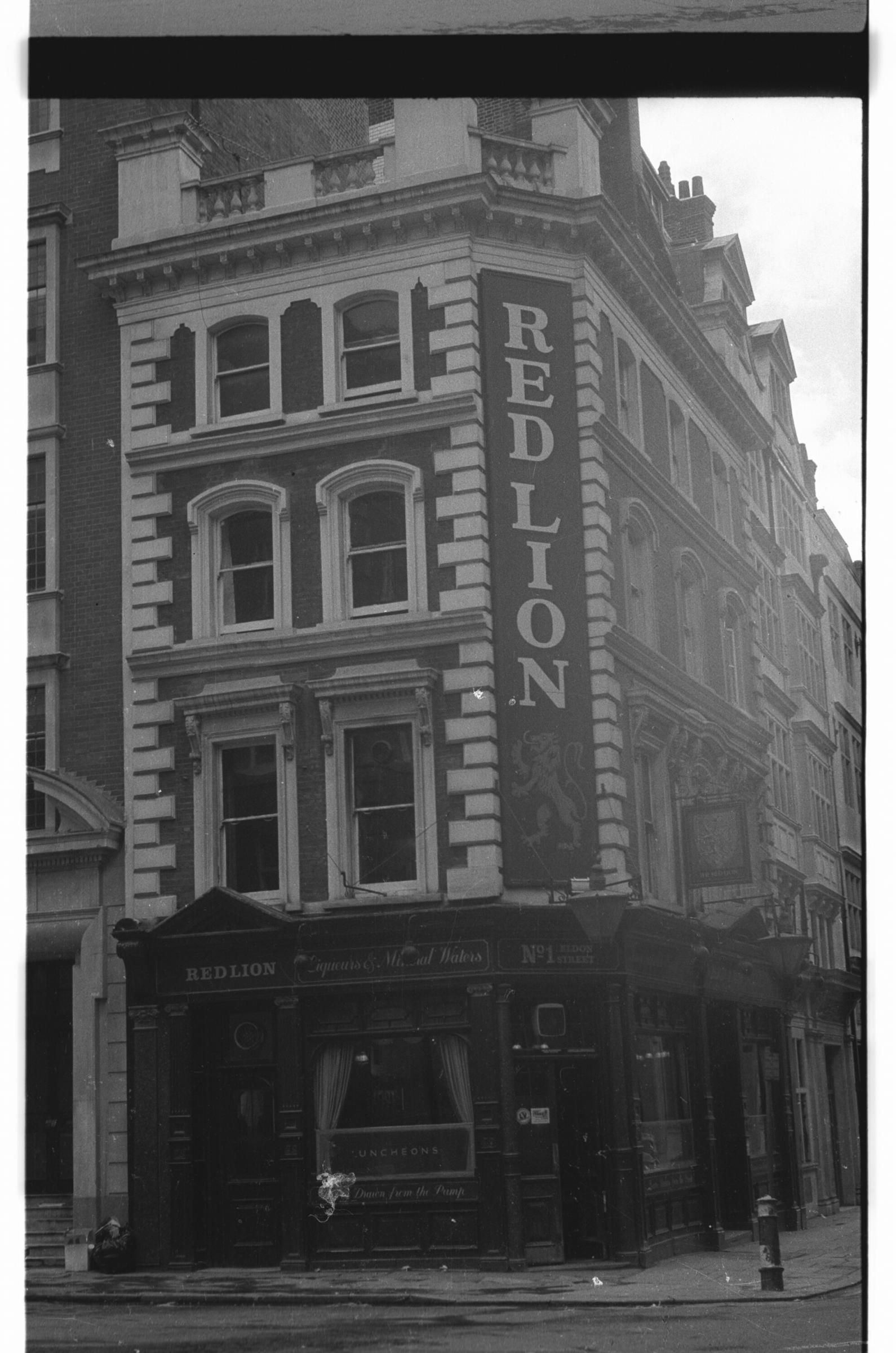 Red Lion London EC2 taken in 1985.. (Pub, External). Published on 12-03-2019