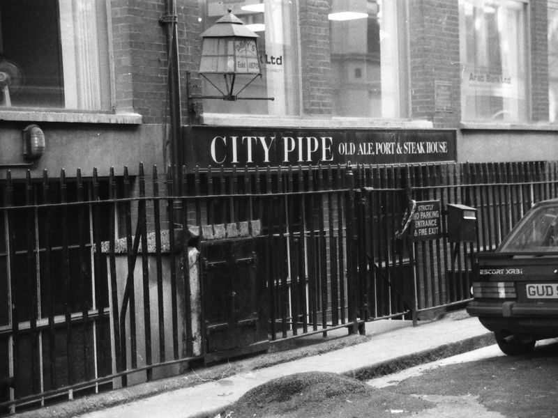 City Pipe London EC2 taken in Feb 1989.. (Pub, External). Published on 12-03-2019