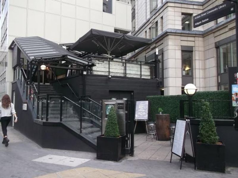 Babble City London EC2 taken Sept 2014. (Pub, External). Published on 31-10-2014