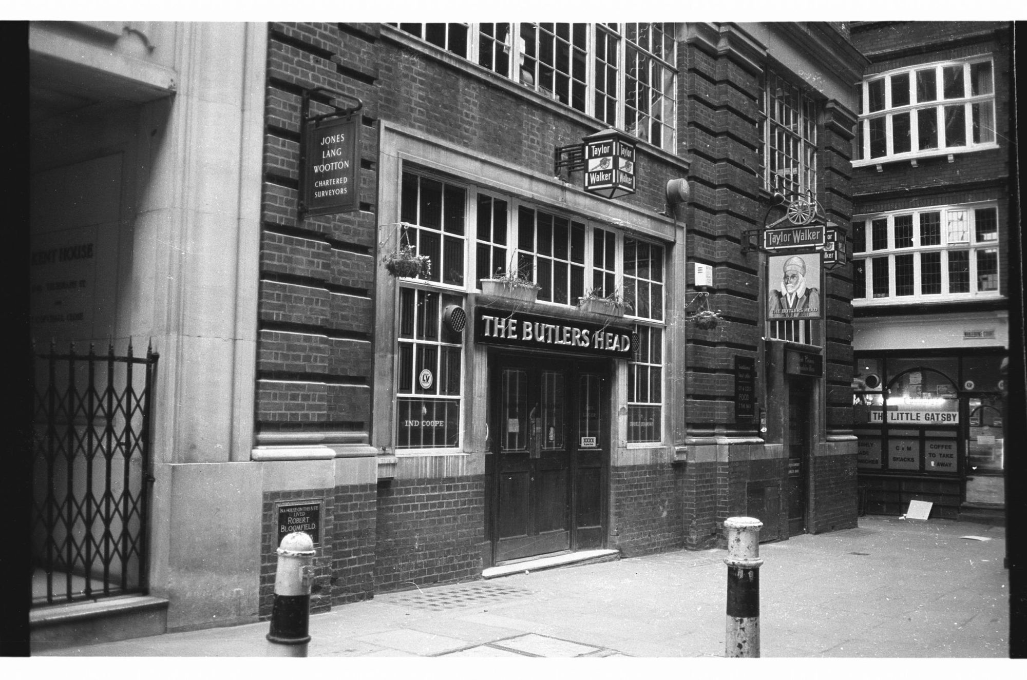 Butlers Head London EC2 taken in July 1985.. (Pub, External). Published on 12-03-2019