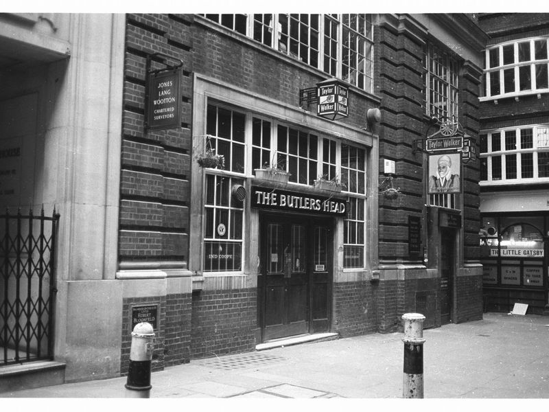 Butlers Head London EC2 taken in July 1985.. (Pub, External). Published on 12-03-2019