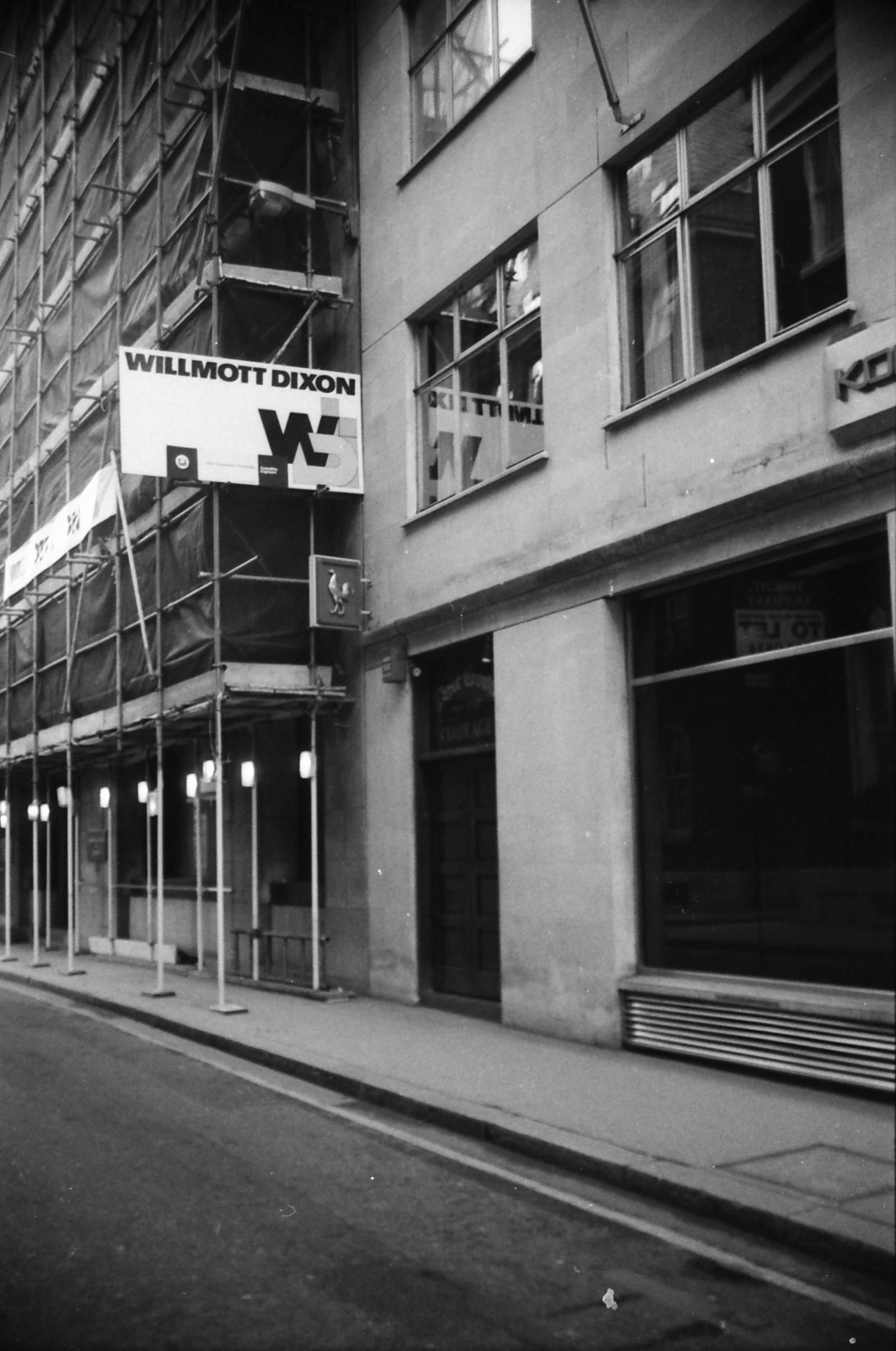 Three Crowns London EC2 taken in 1 April 1989.. (Pub, External). Published on 12-03-2019