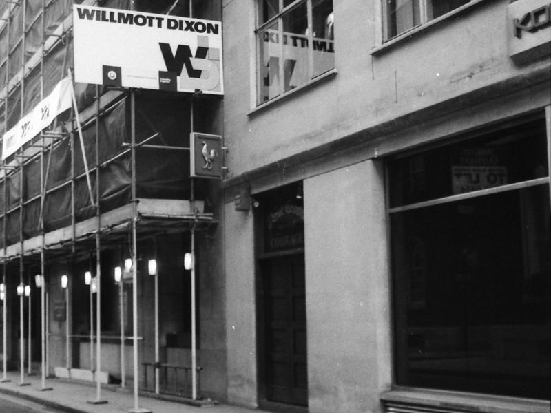 Three Crowns London EC2 taken in 1 April 1989.. (Pub, External). Published on 12-03-2019