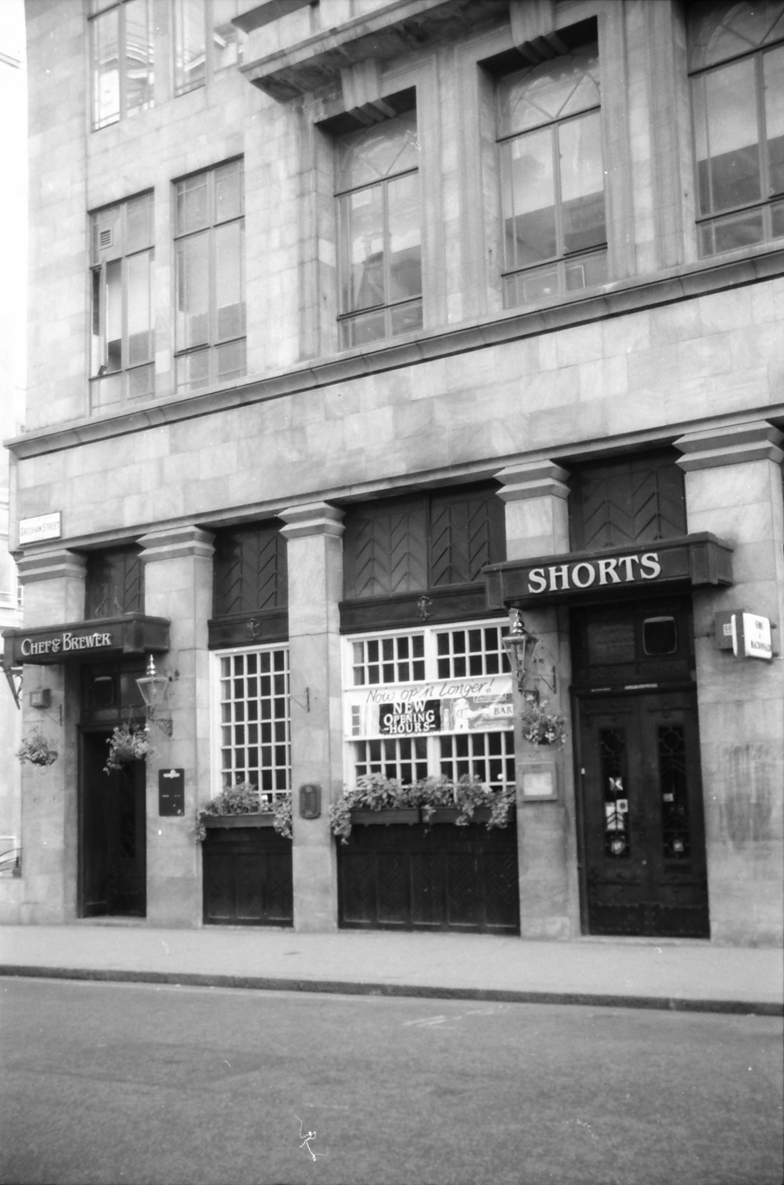 Shorts London EC2 taken in Sept 1988.. (Pub, External). Published on 12-03-2019