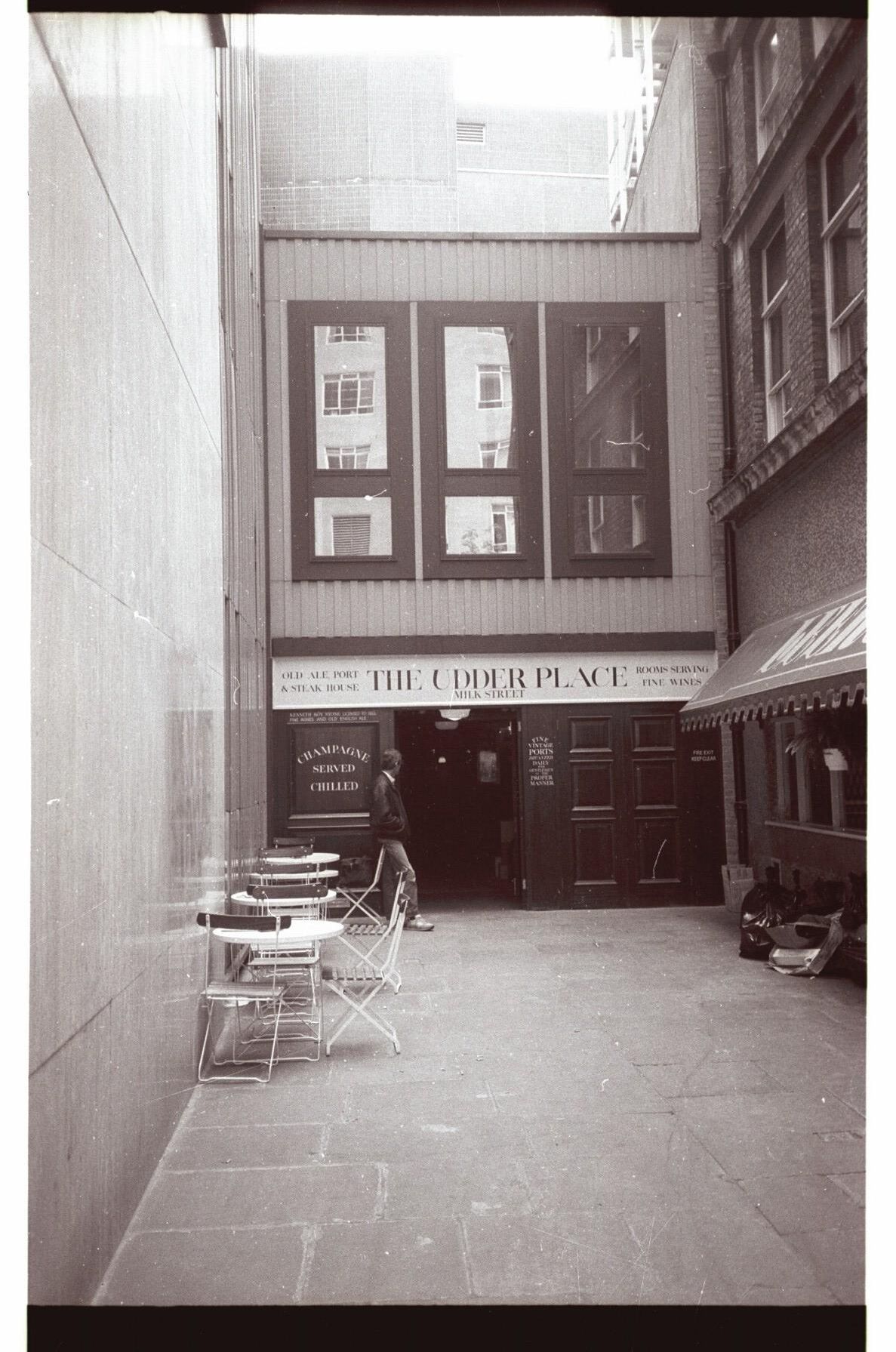 Udder Place London EC2 taken in July 1985.. (Pub, External). Published on 12-03-2019