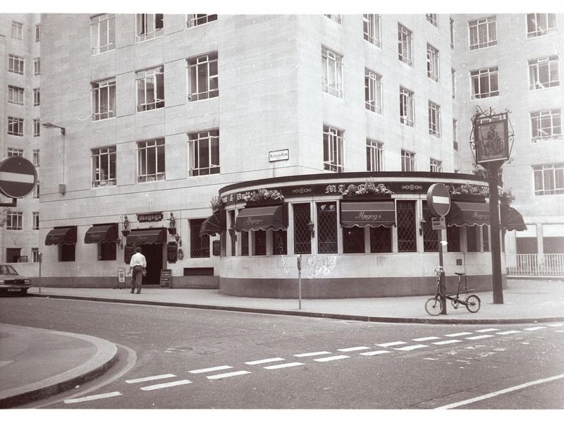 Magogs London EC2 taken in July 1985.. (Pub, External, Key). Published on 12-03-2019