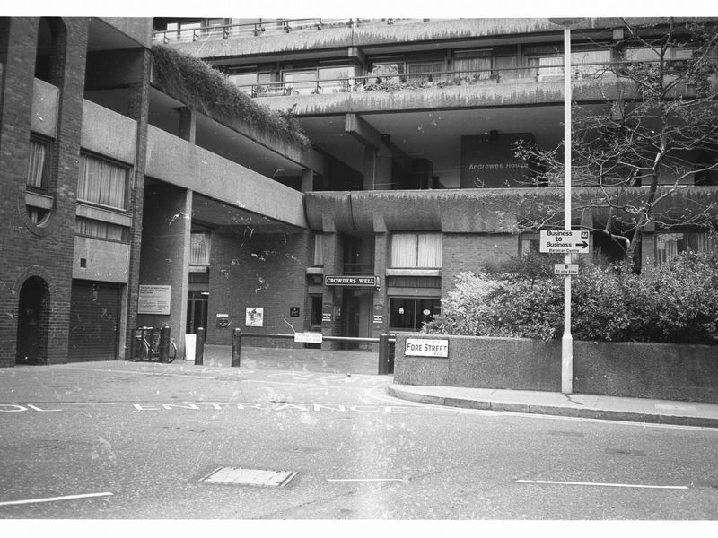 Crowders Well London  July 1985.. (Pub, External). Published on 12-03-2019