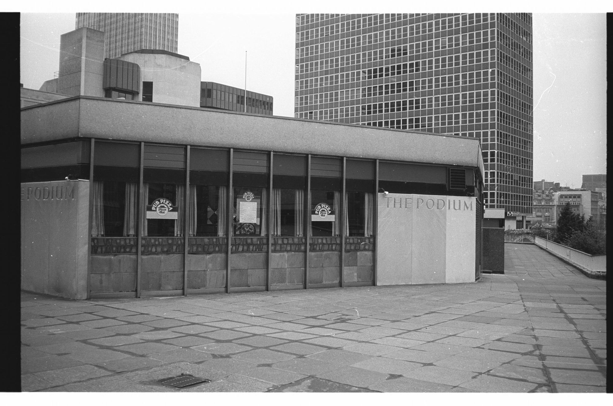 Podium London EC2 taken in July 1985.. (Pub, External, Key). Published on 14-12-2022