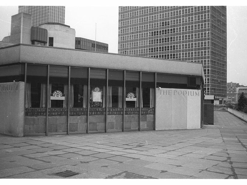 Podium London EC2 taken in July 1985.. (Pub, External, Key). Published on 14-12-2022