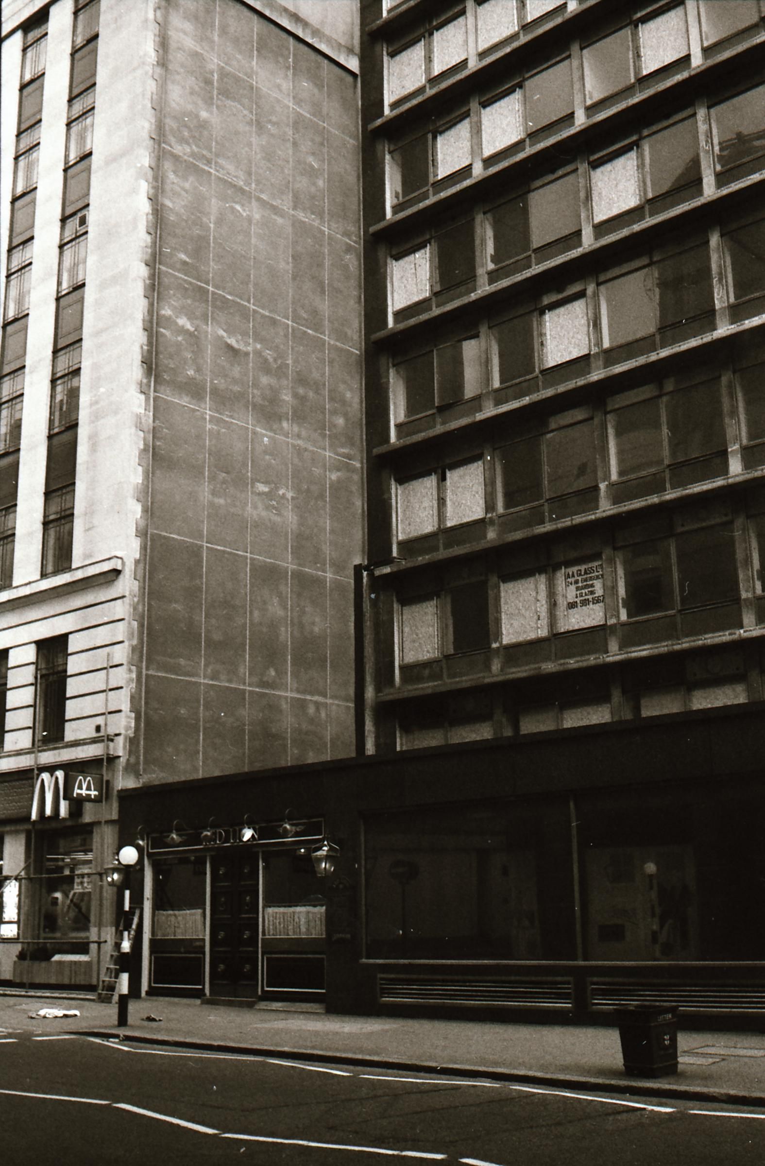 Red Lion Houndsditch London EC3  taken Dec92-Jan94.. (Pub, External). Published on 12-04-2019