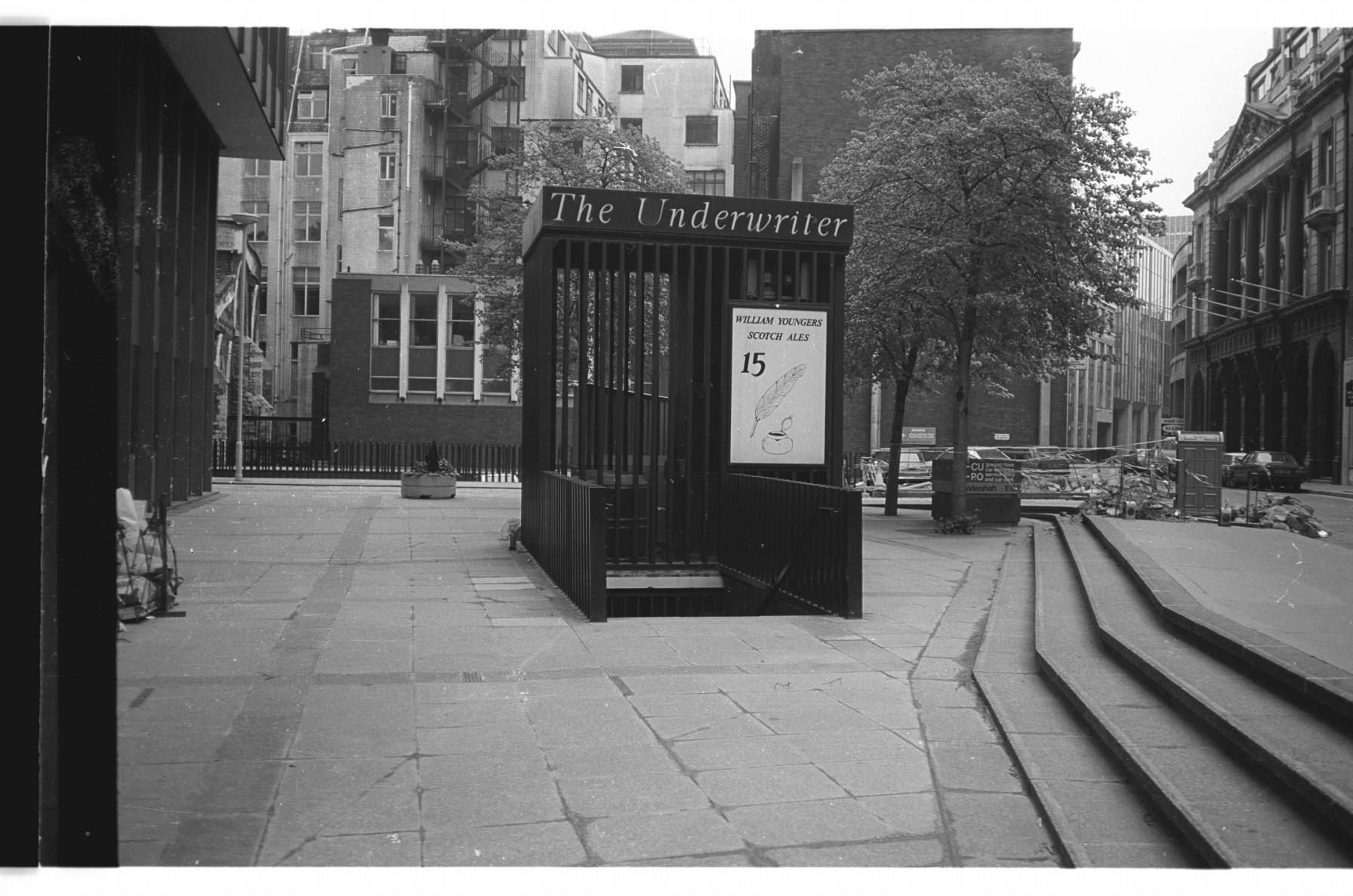 Underwriter London EC3 taken in July 1985.. (Pub, External). Published on 12-04-2019