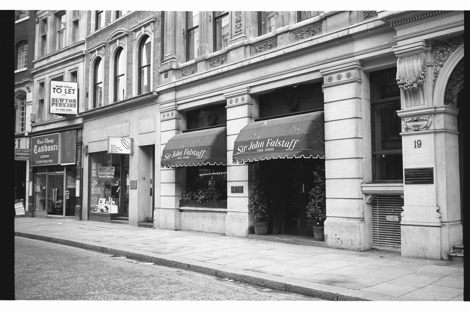 Sir John Falstaff London EC3 taken in July 1985.. (Pub, External, Key). Published on 12-04-2019