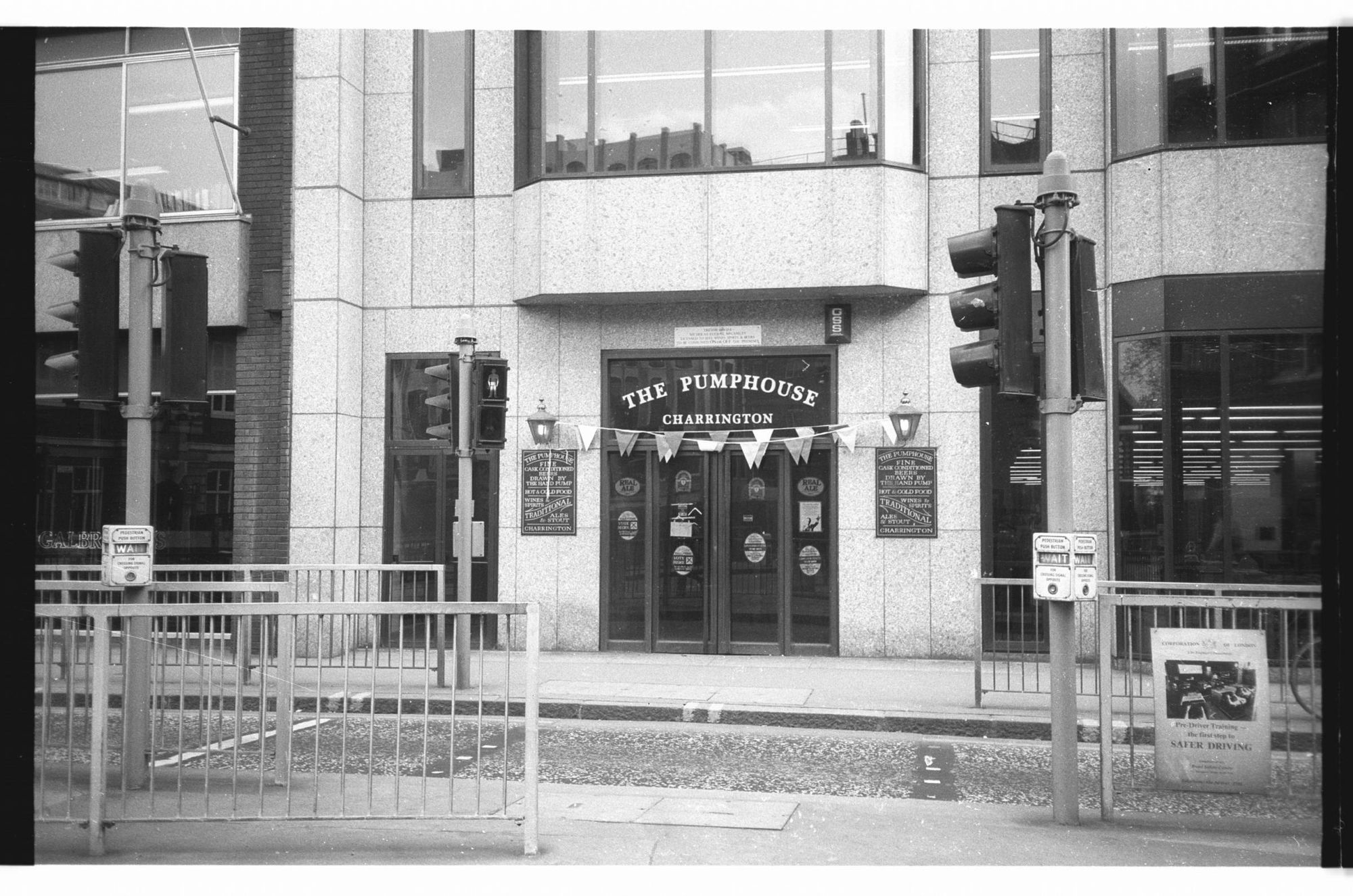 Pumphouse London EC3 taken in July 1985.. (Pub, External). Published on 12-04-2019