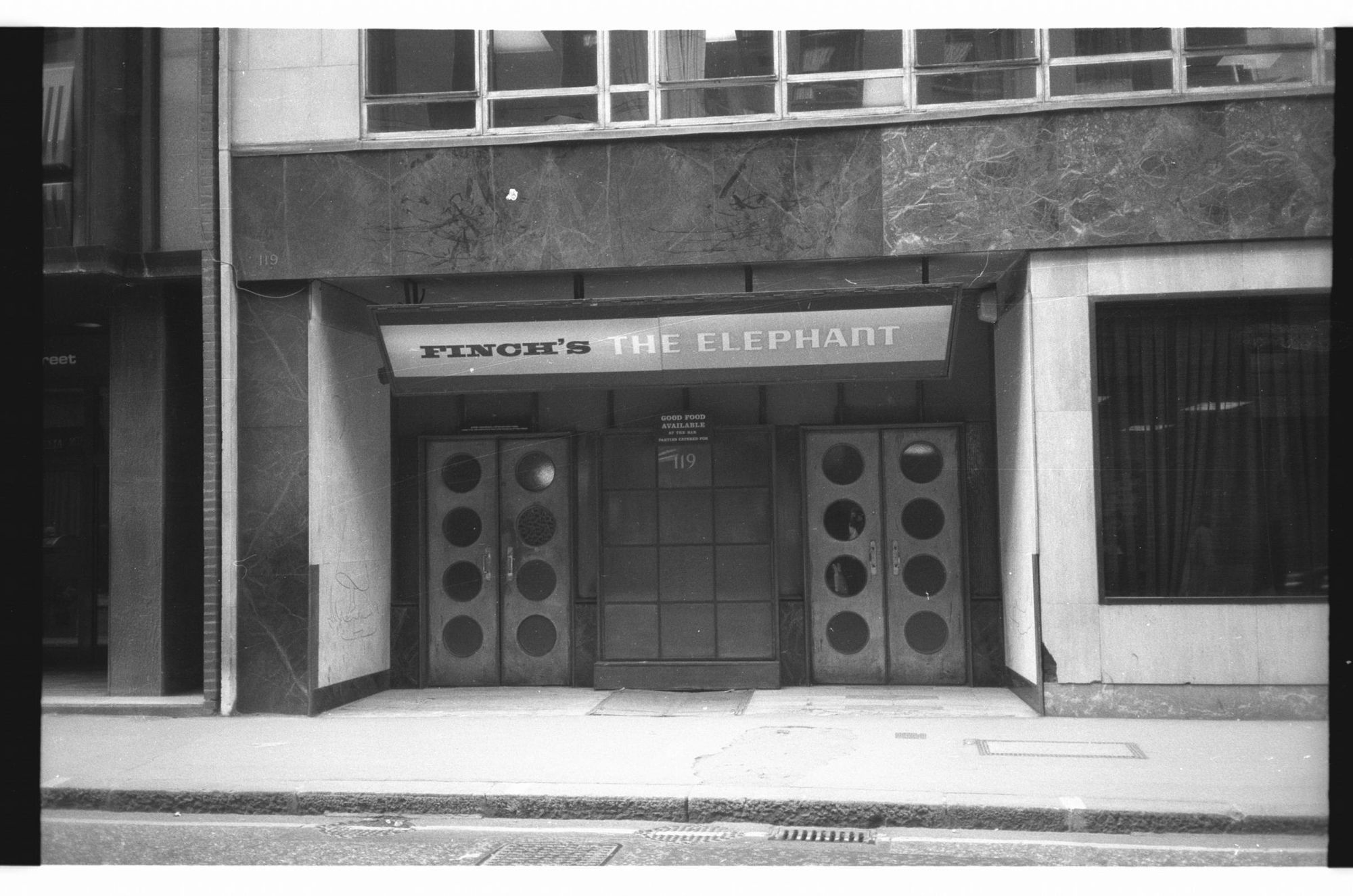 Elephant London EC3 taken in July 1985.. (Pub, External). Published on 12-04-2019