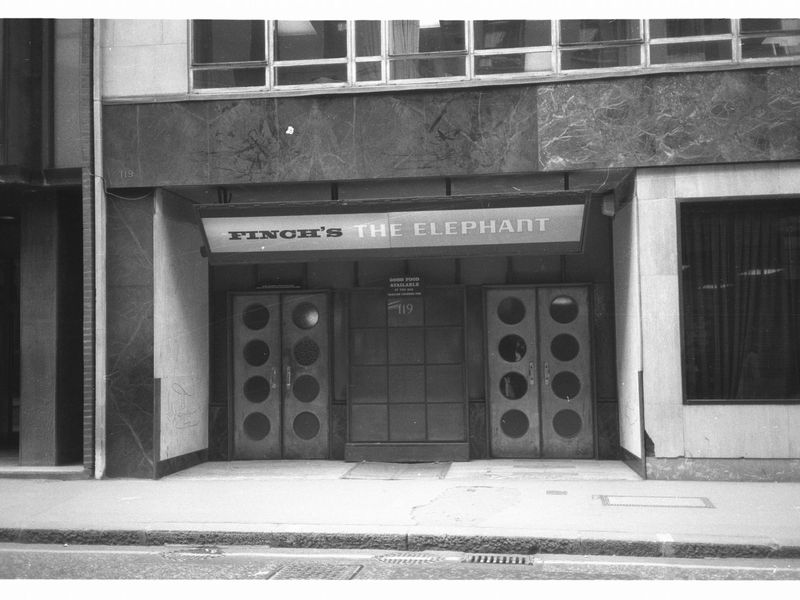 Elephant London EC3 taken in July 1985.. (Pub, External). Published on 12-04-2019