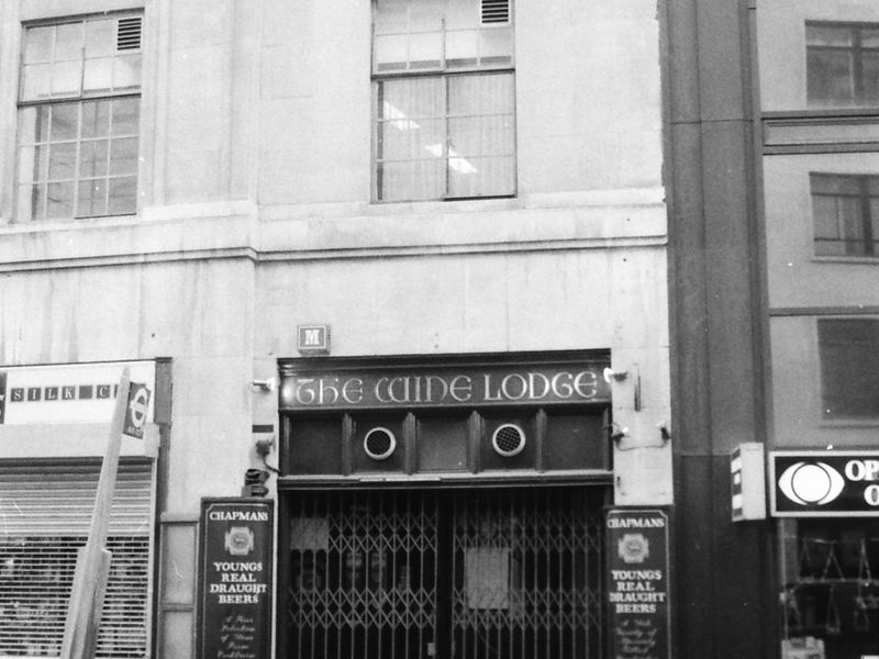 Chapmans Wine Lodge London EC3 taken 10 Dec 1989.. (Pub, External). Published on 12-04-2019 