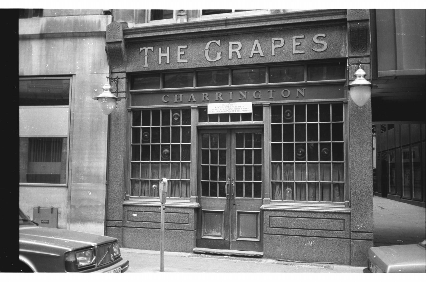 Grapes London EC3 taken in July 1985.. (Pub, External). Published on 12-04-2019