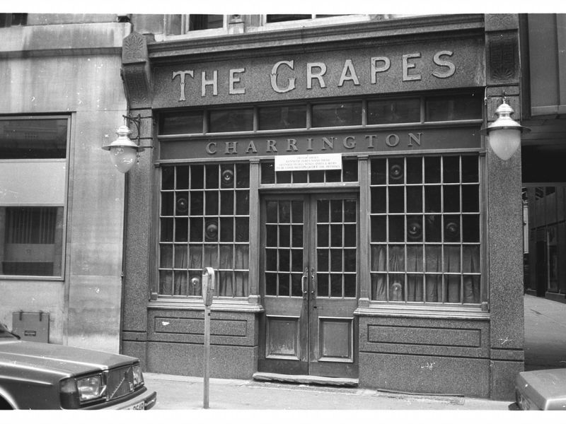 Grapes London EC3 taken in July 1985.. (Pub, External). Published on 12-04-2019 