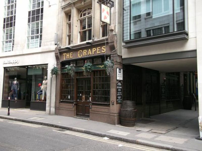 Grape London EC3 taken June 2012. (Pub, External). Published on 26-11-2013 